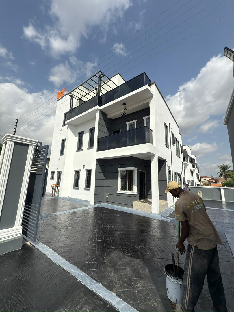 Detached 4 Bedrooms Penthouses With Attached BQ