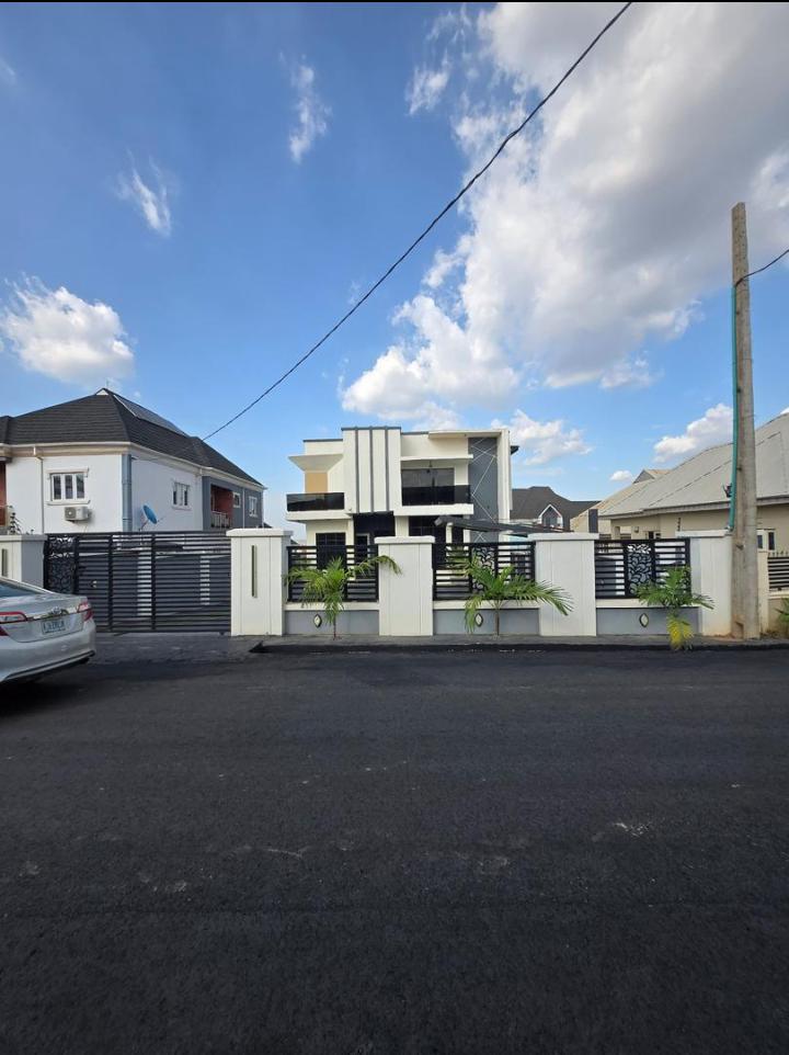Spacious 4 bedrooms Duplex with Swimming Pool
